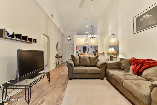 Listing Photo 11
