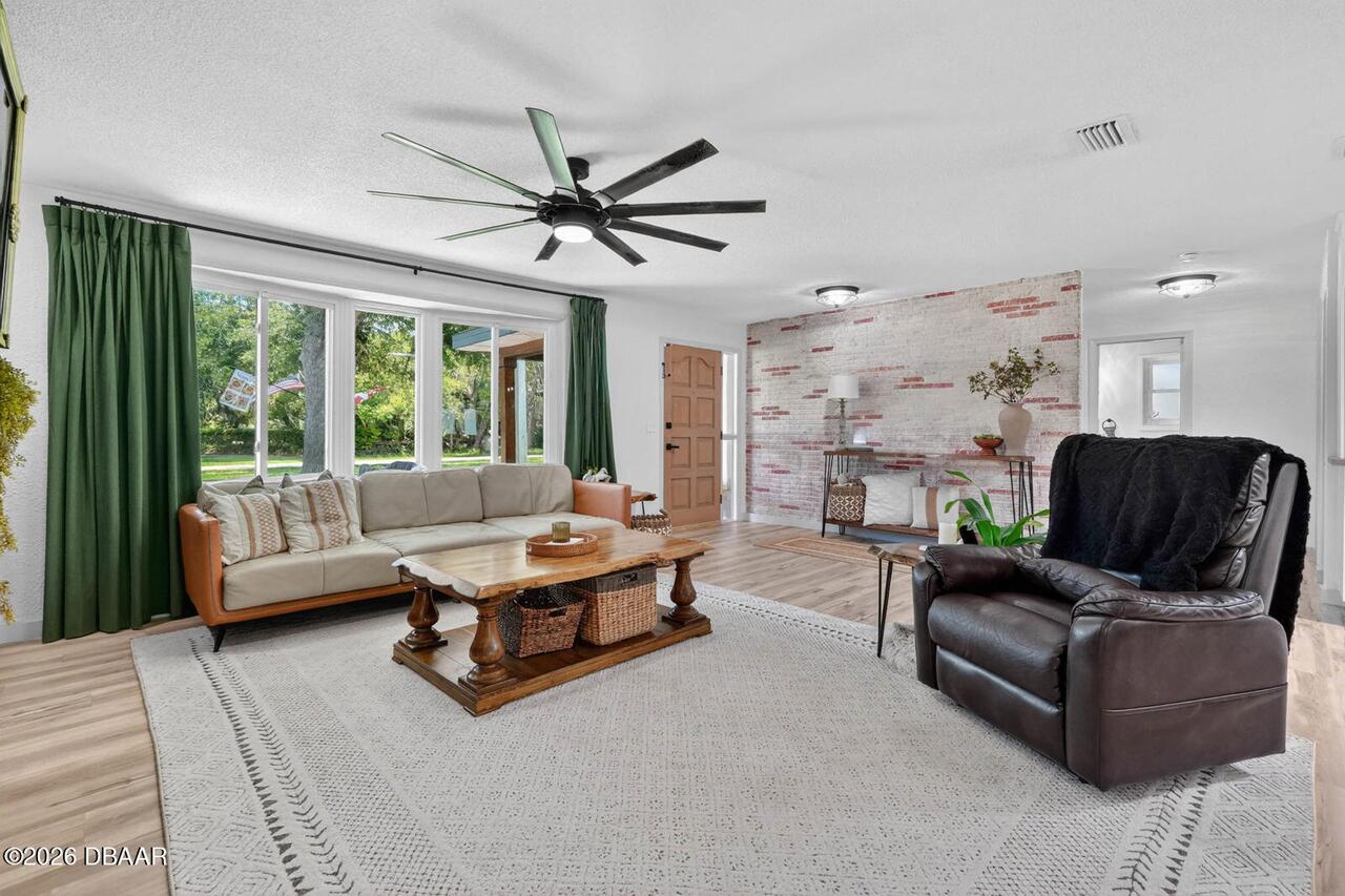 Listing Photo 8