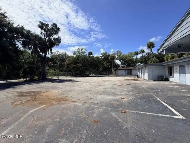 Listing Photo 12