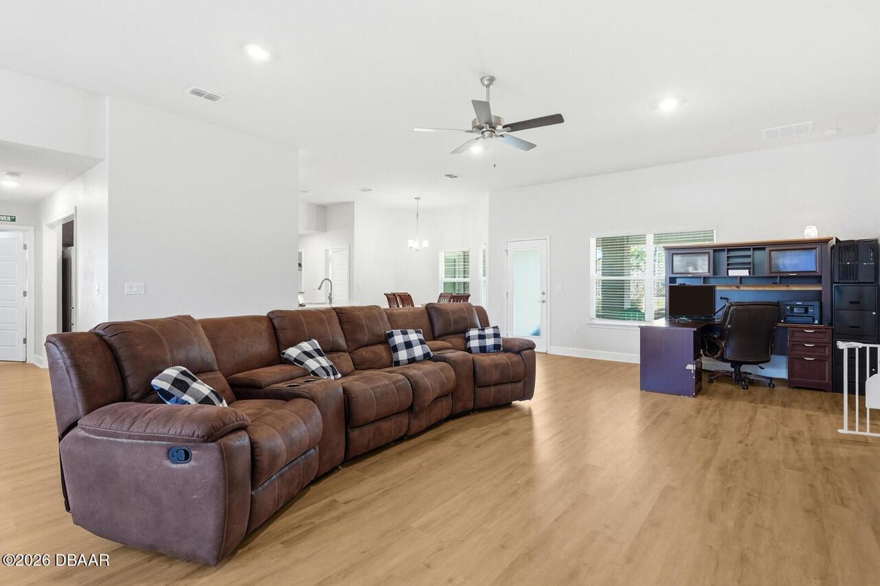 Listing Photo 8