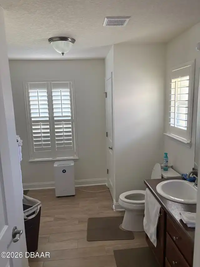 Listing Photo 11