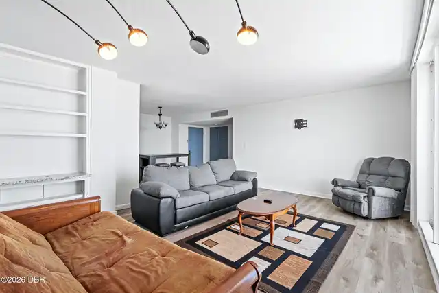 Listing Photo 14