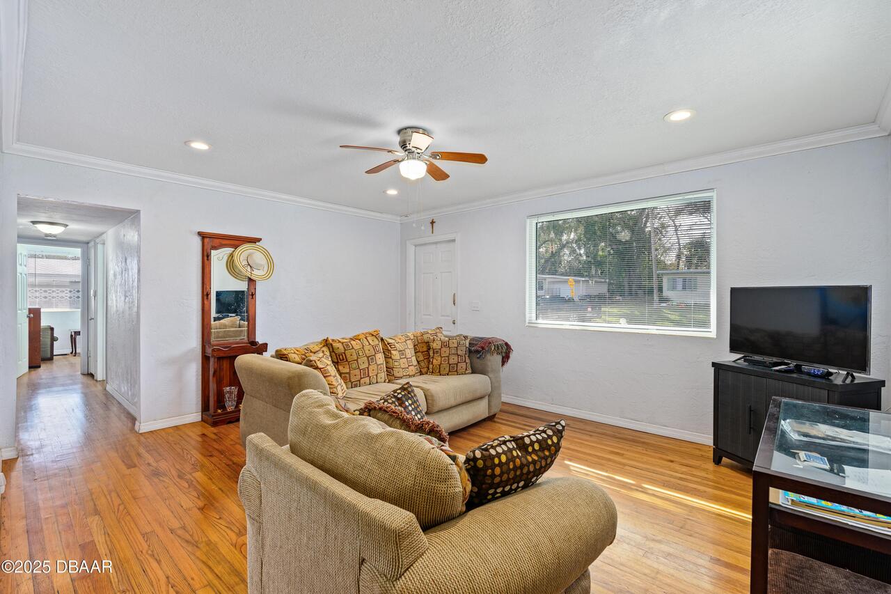 Listing Photo 8