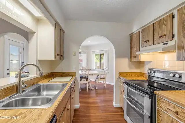 Listing Photo 11