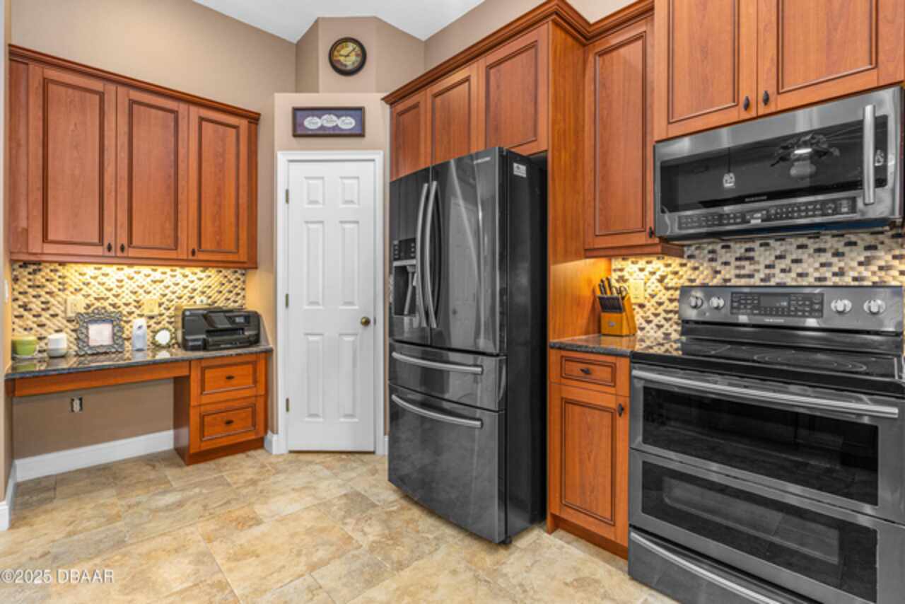 Listing Photo 12