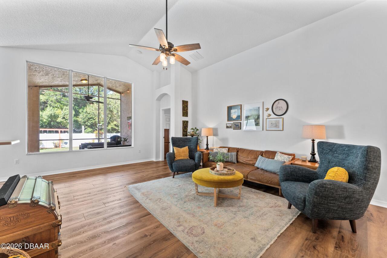 Listing Photo 11