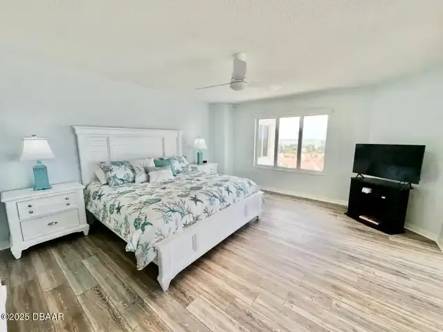 Listing Photo 12