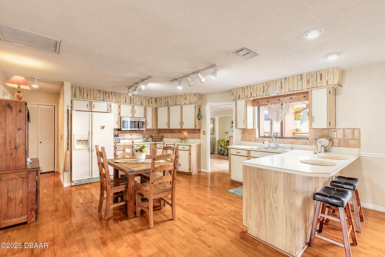 Listing Photo 14
