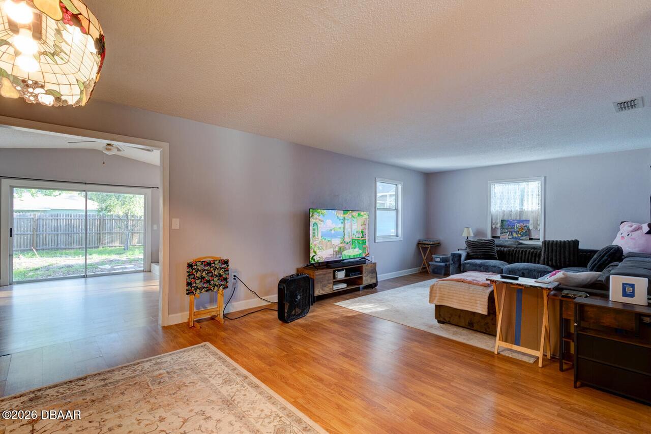 Listing Photo 9