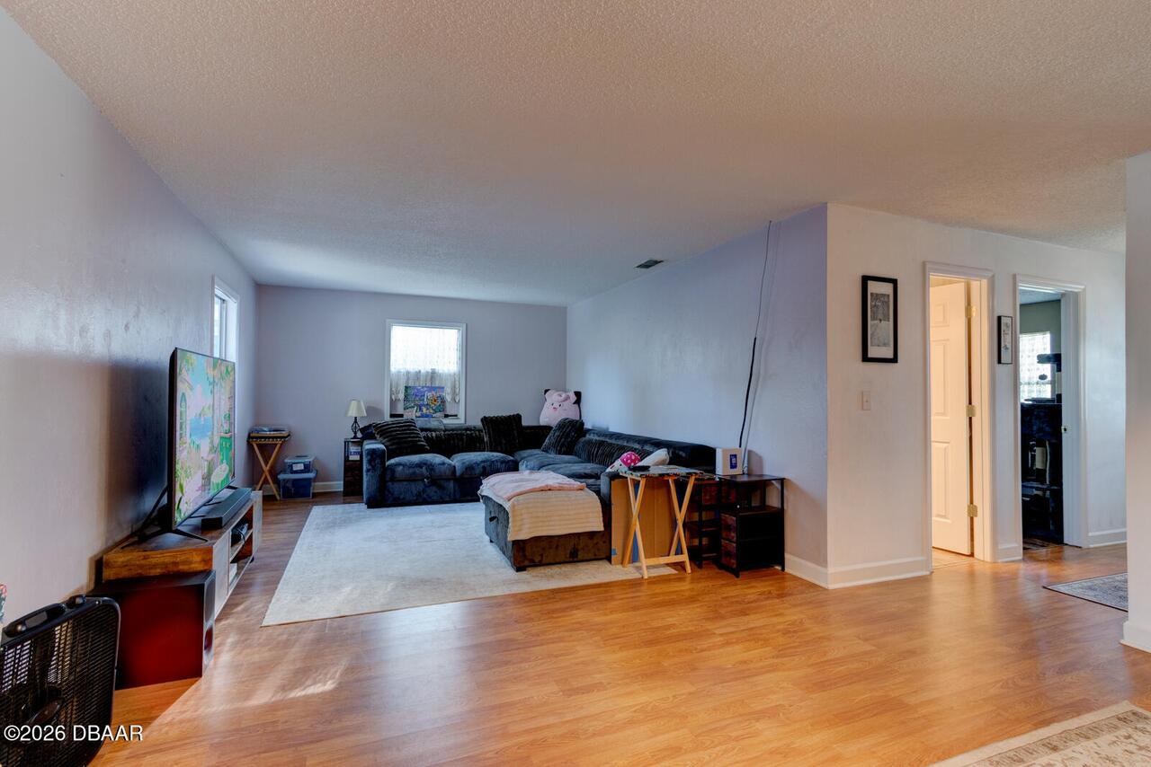 Listing Photo 12
