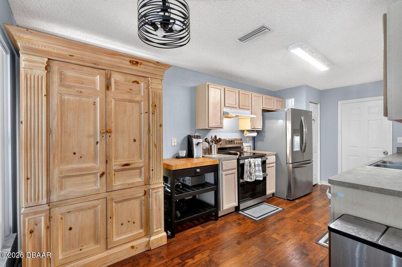 Listing Photo 8