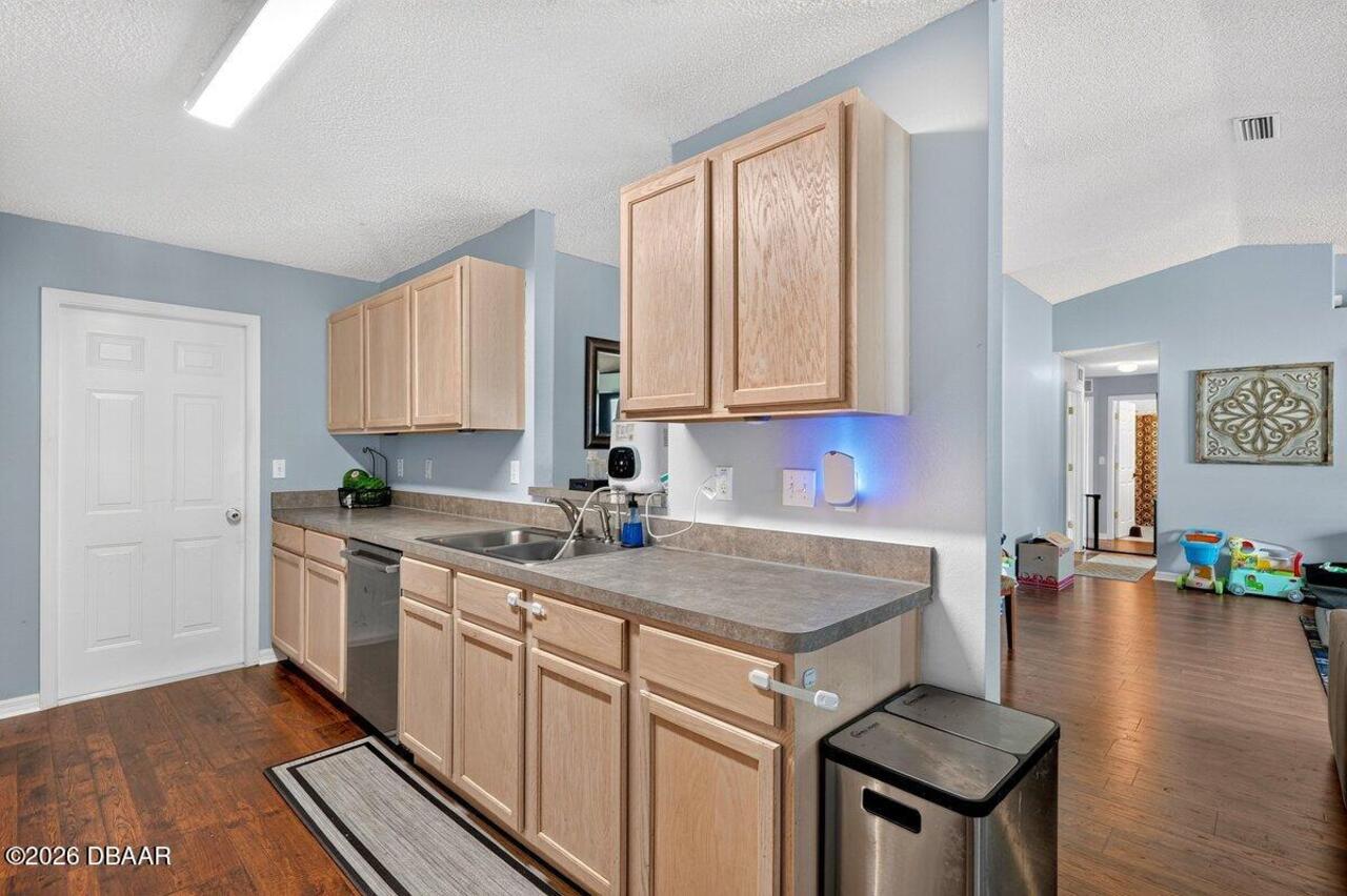 Listing Photo 10