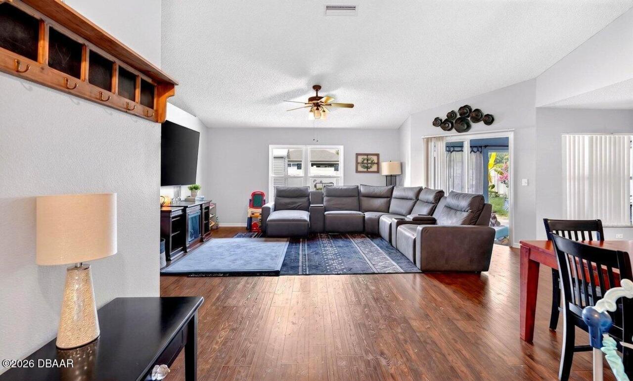 Listing Photo 11