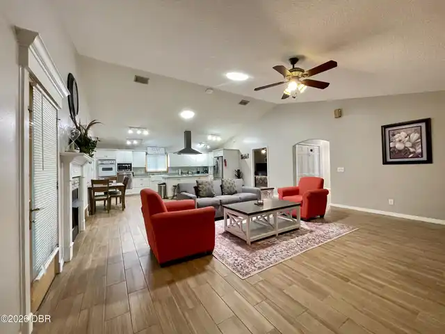 Listing Photo 12