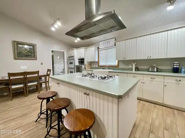 Listing Photo 14