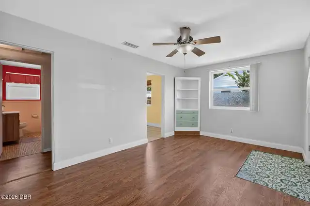 Listing Photo 8