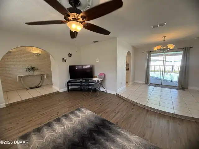 Listing Photo 12