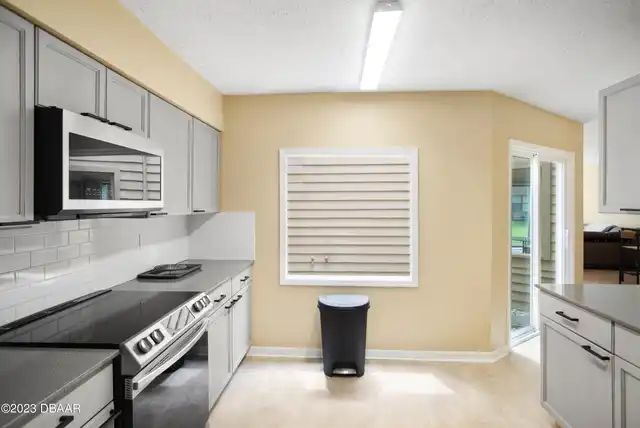 Listing Photo 9