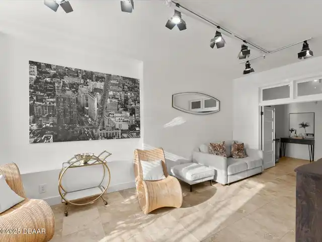 Listing Photo 11