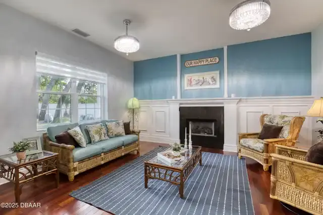 Listing Photo 11