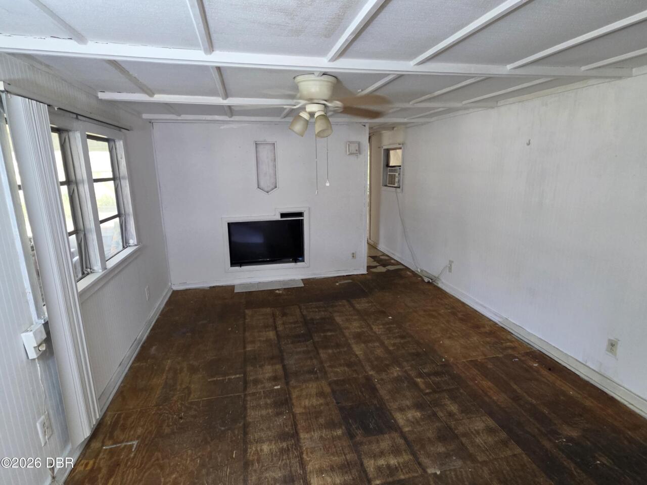 Listing Photo 12