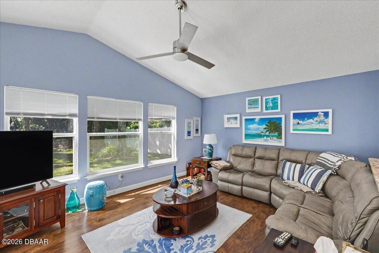 Listing Photo 11