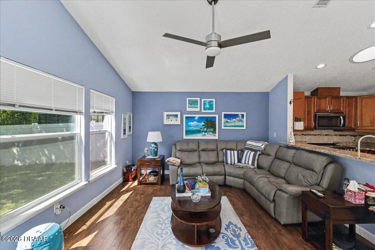 Listing Photo 12