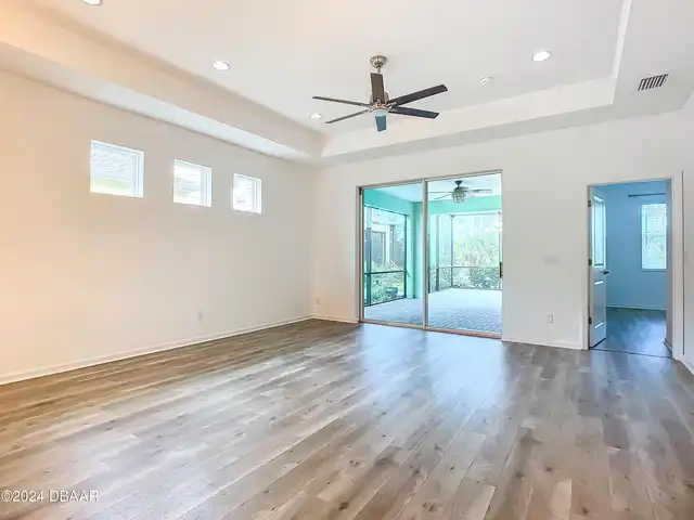 Listing Photo 12