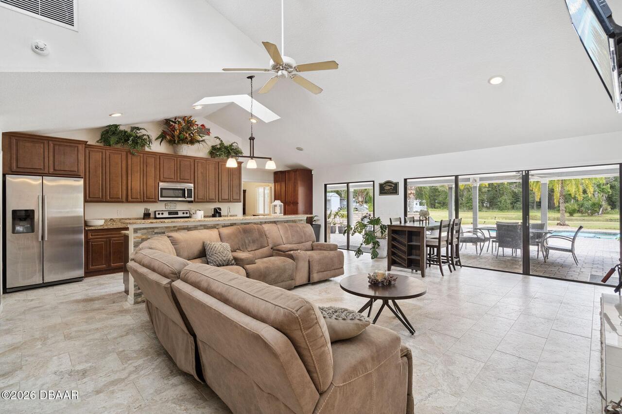 Listing Photo 11