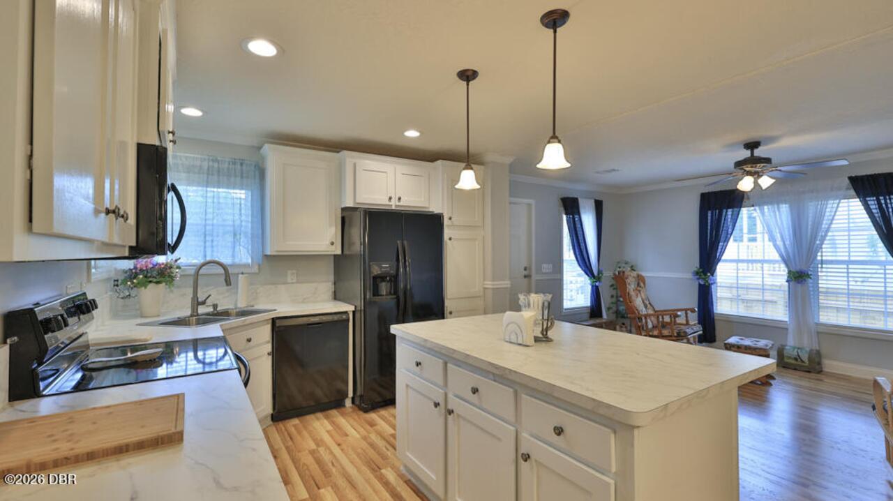 Listing Photo 11