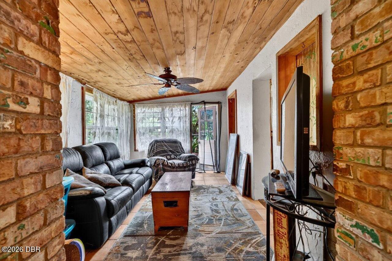Listing Photo 12