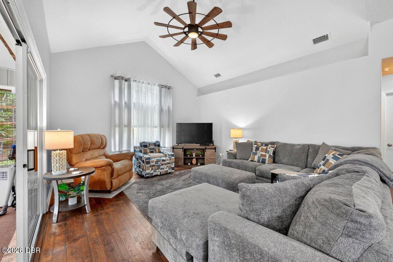 Listing Photo 11