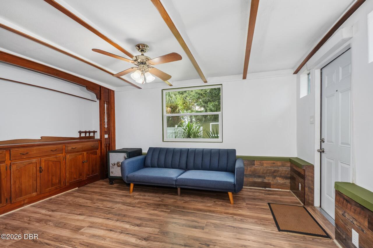 Listing Photo 12