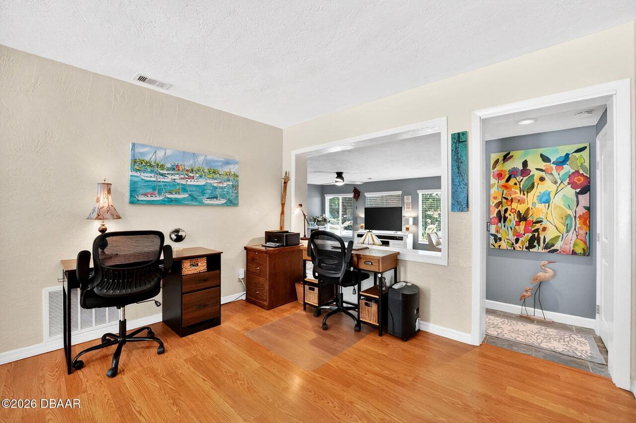 Listing Photo 12