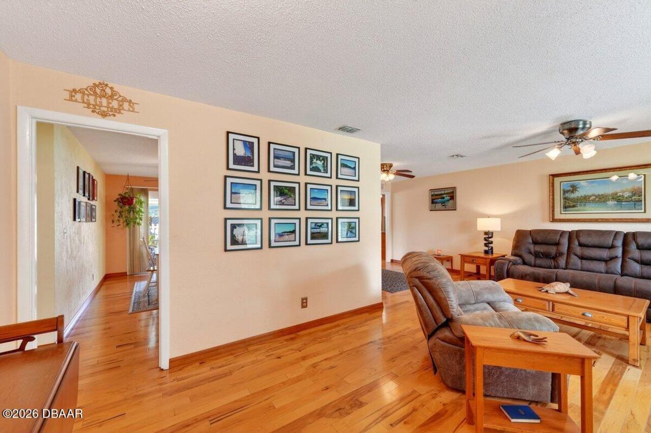 Listing Photo 8