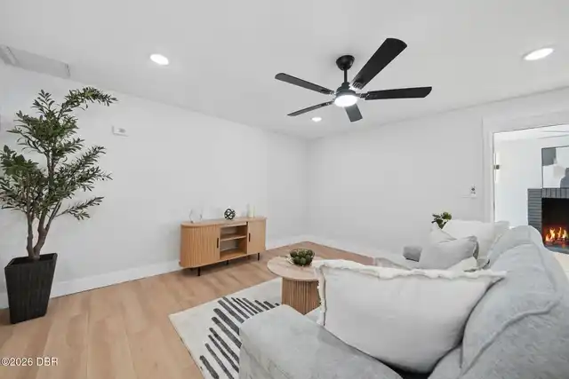 Listing Photo 11