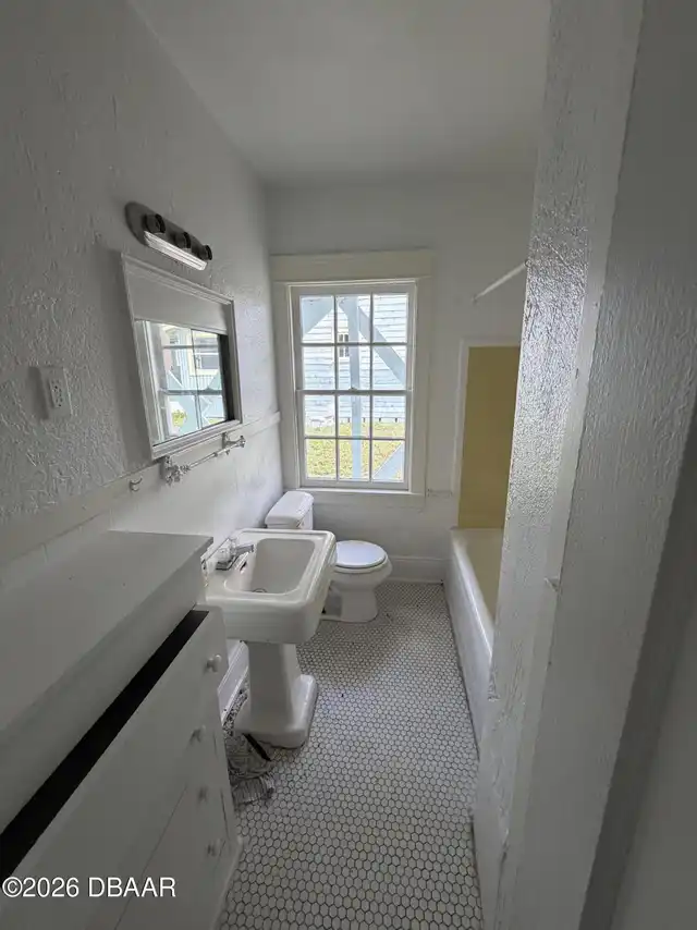 Listing Photo 8