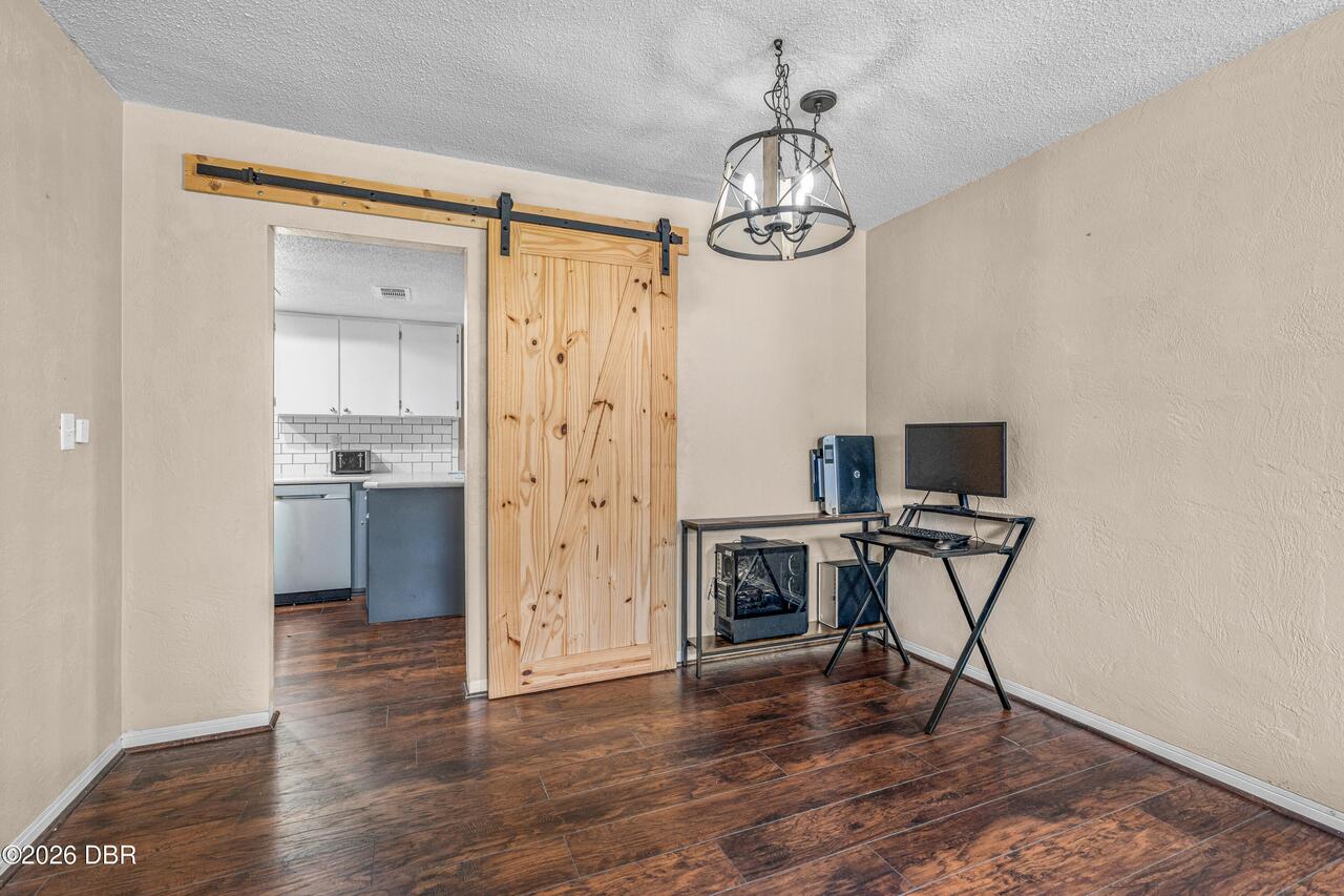 Listing Photo 9