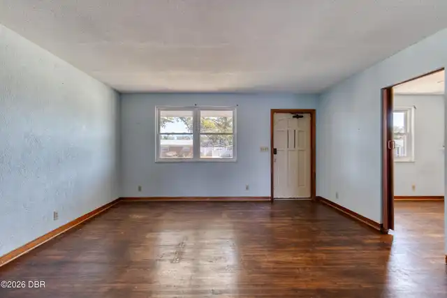 Listing Photo 11
