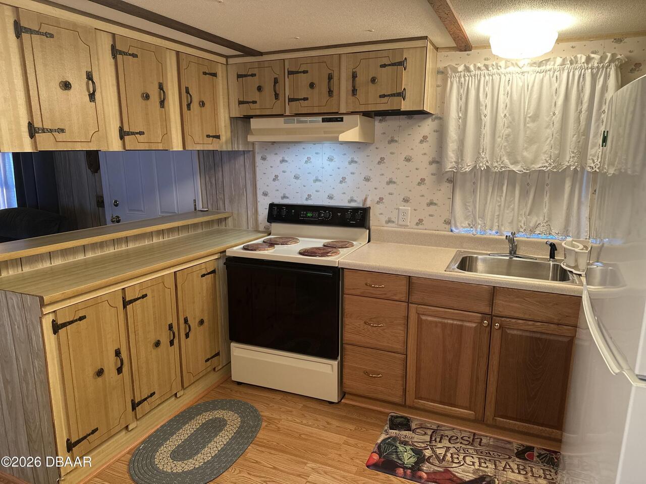 Listing Photo 11