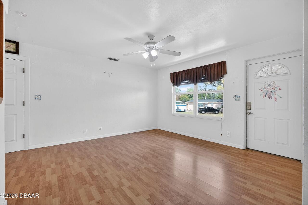 Listing Photo 12