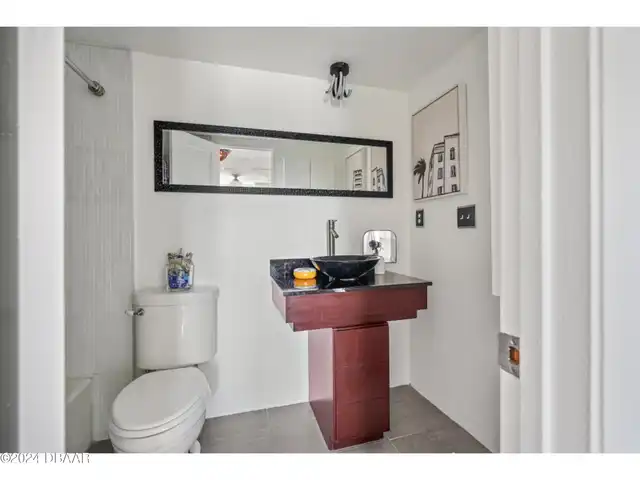 Listing Photo 12