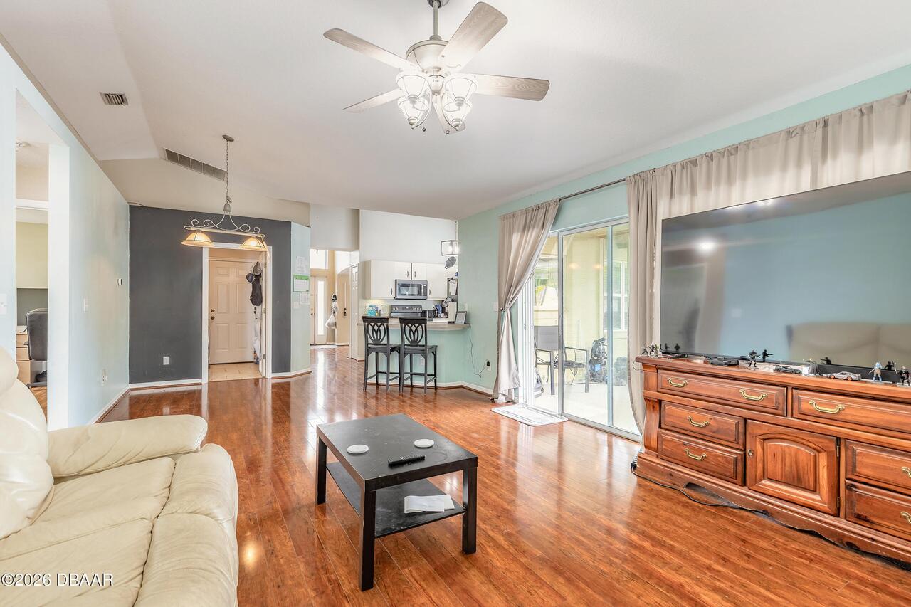 Listing Photo 11
