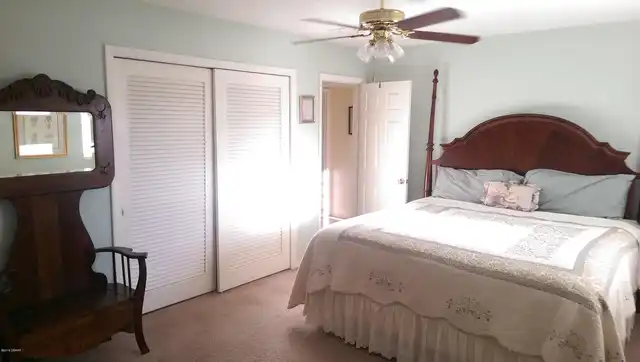 Listing Photo 10