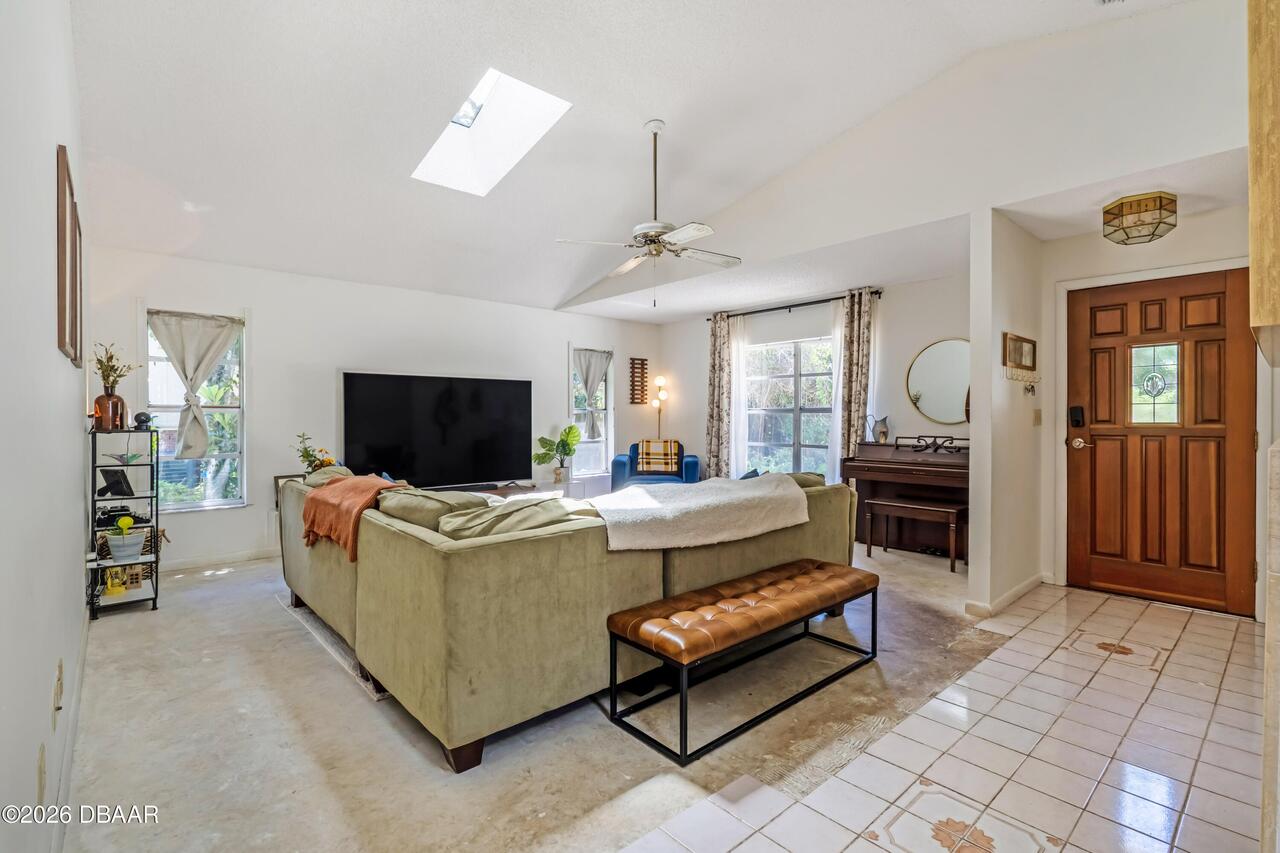 Listing Photo 8