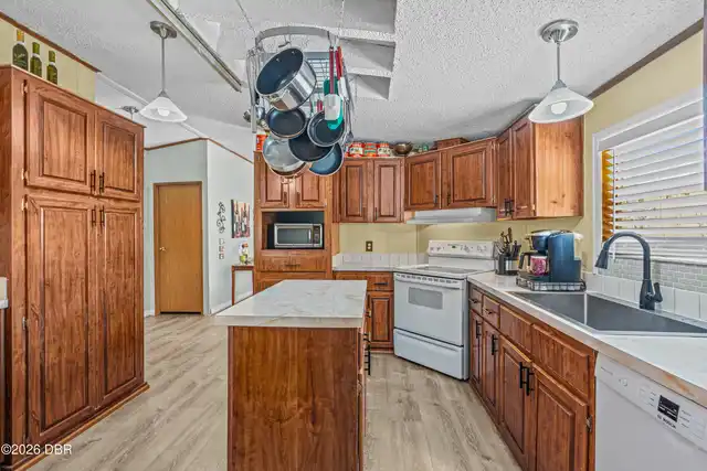 Listing Photo 10