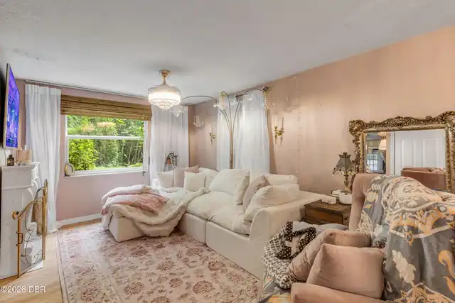 Listing Photo 7