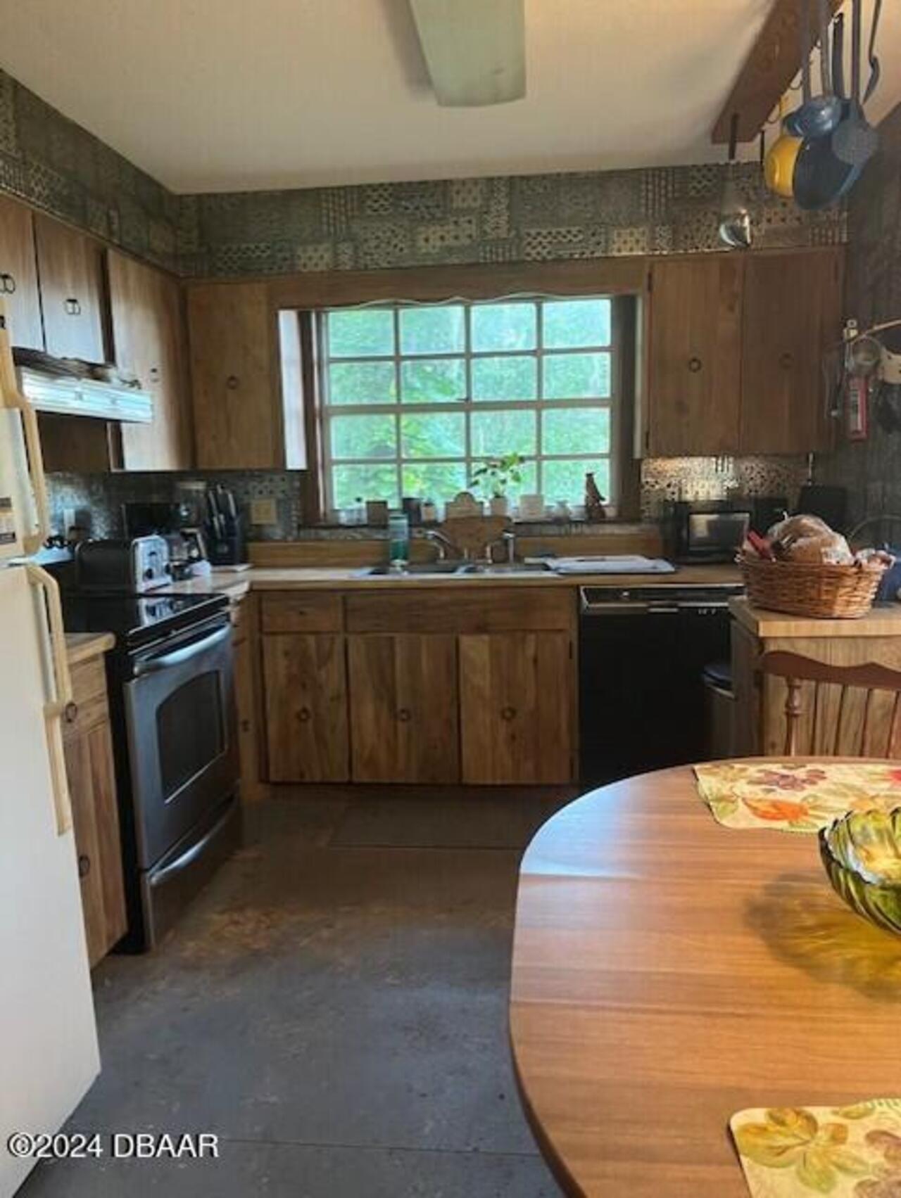 Listing Photo 8