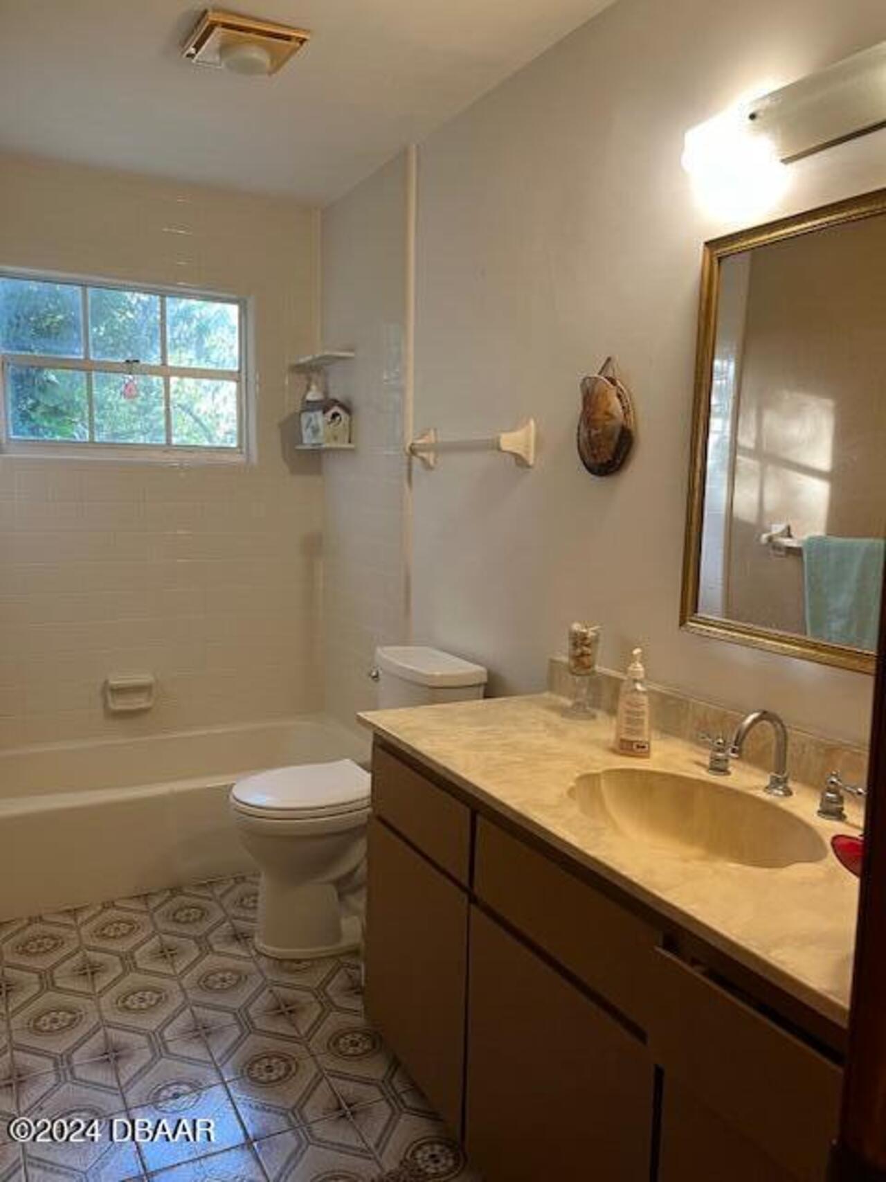 Listing Photo 12