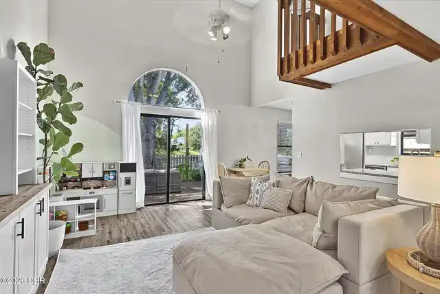 Listing Photo 8
